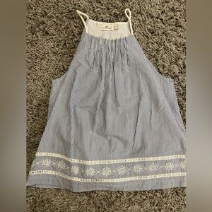 Vineyard Vines Tank Top!! SUPER CUTE AND BASICALLY BRAND NEW !!!